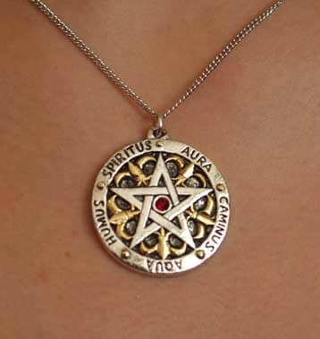 A mágikus hatású amulett
