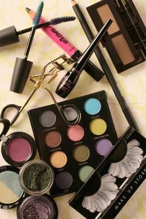 Most ismerkedem a sminkek világával &#8211; milyen termékeket vásároljak?