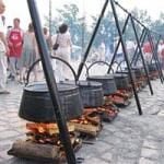 Halászlé illata Baja város felett