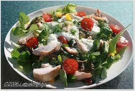 Grillcsirke saláta fokhagymás öntettel
