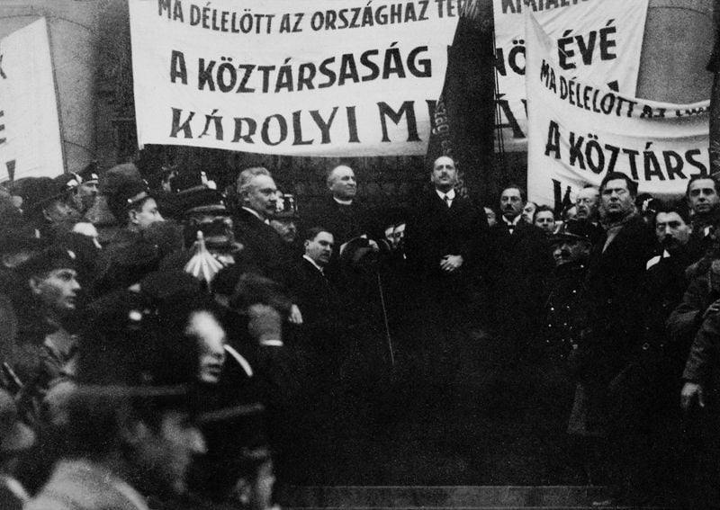 Függelten államok kialakulása