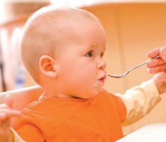 A kisbabák etetése