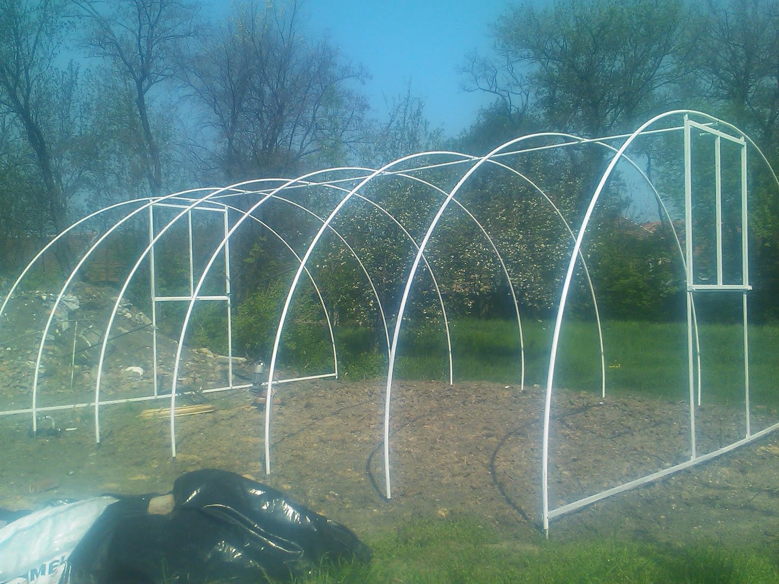 Javított, váz nélküli fóliaágyás