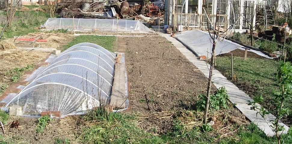 Kétféle műanyag fóliatakaró