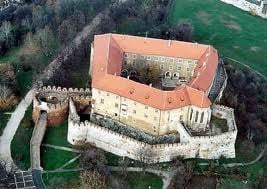 Újjászületett a siklósi vár